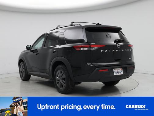 2022 Nissan Pathfinder SV
