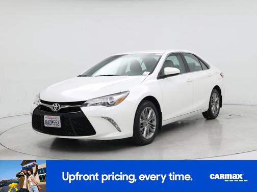 White 2017 Toyota Camry SE