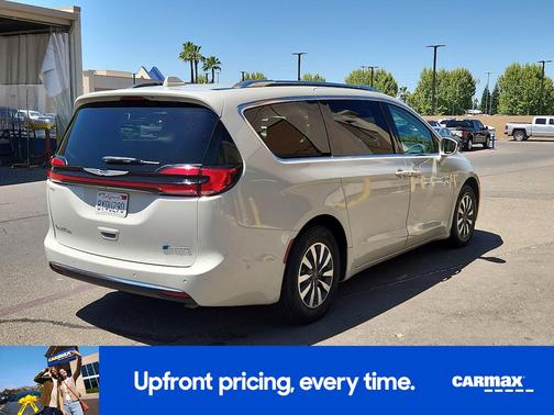 Pearl 2021 Chrysler Pacifica Hybrid Touring L