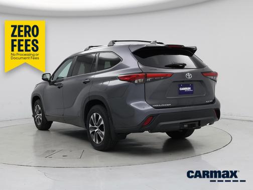 Gray 2023 Toyota Highlander XLE