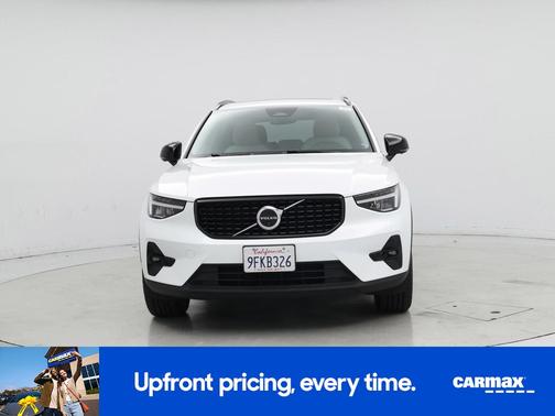 White 2023 Volvo XC40 B4 Ultimate Dark Theme