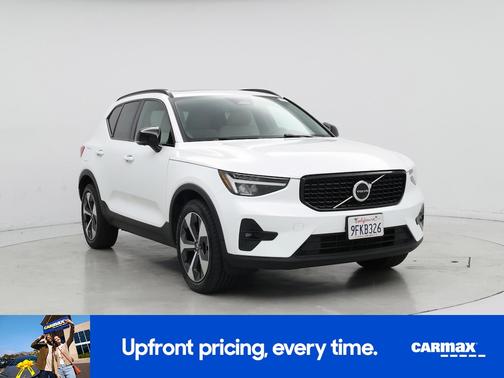 White 2023 Volvo XC40 B4 Ultimate Dark Theme