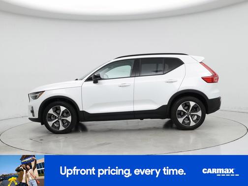 White 2023 Volvo XC40 B4 Ultimate Dark Theme