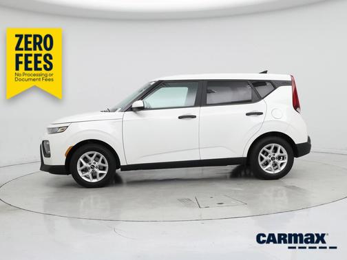 White 2022 Kia Soul LX