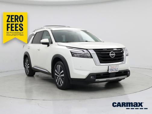 White 2022 Nissan Pathfinder Platinum
