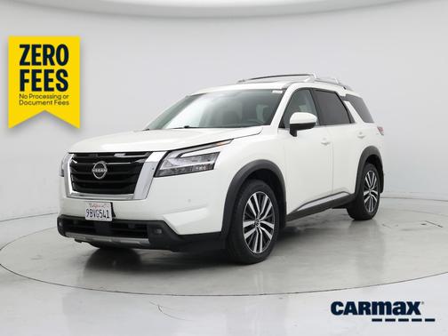 White 2022 Nissan Pathfinder Platinum