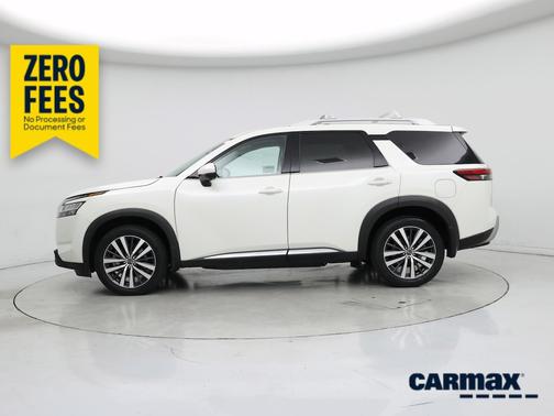 White 2022 Nissan Pathfinder Platinum