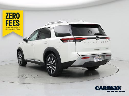 White 2022 Nissan Pathfinder Platinum