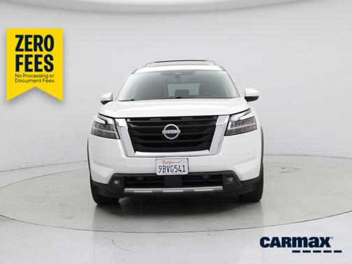 White 2022 Nissan Pathfinder Platinum