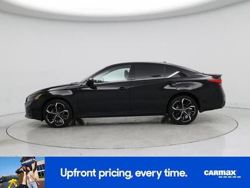Black 2023 Nissan Altima SR