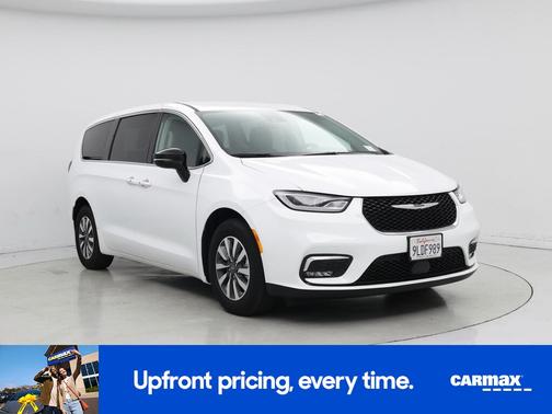 White 2024 Chrysler Pacifica Hybrid Select