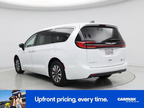 White 2024 Chrysler Pacifica Hybrid Select