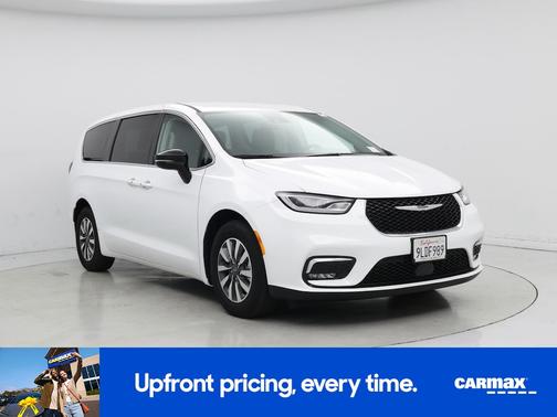 White 2024 Chrysler Pacifica Hybrid Select