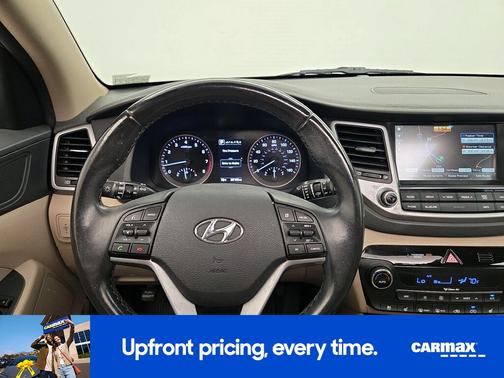White 2016 Hyundai TUCSON SE
