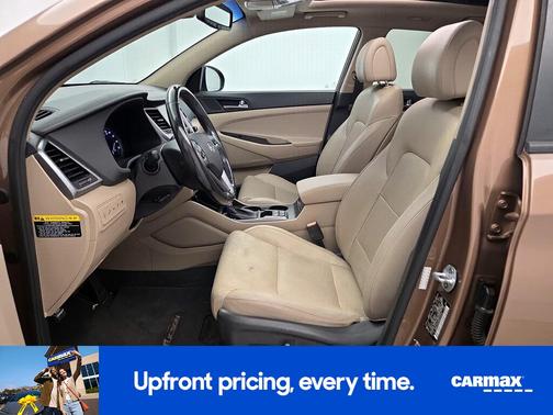 White 2016 Hyundai TUCSON SE