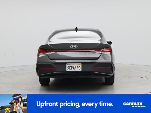 2024 Hyundai ELANTRA SE