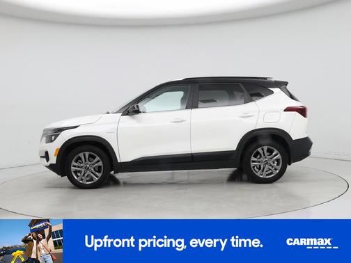 White 2022 Kia Seltos S