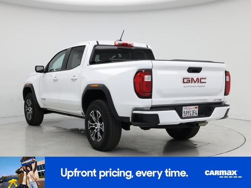White 2025 GMC Canyon AT4
