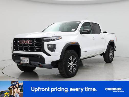 White 2025 GMC Canyon AT4