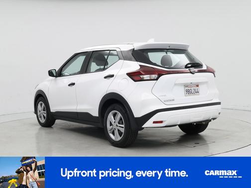 White 2022 Nissan Kicks S