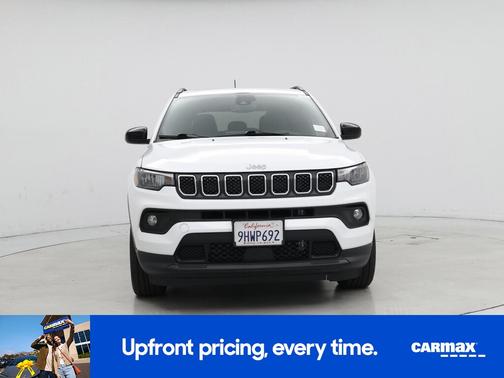 White 2023 Jeep Compass Latitude Lux