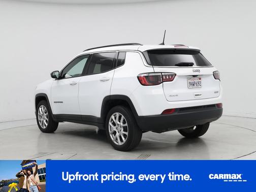White 2023 Jeep Compass Latitude Lux