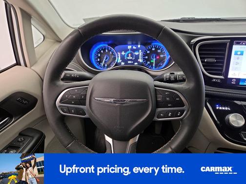 White 2022 Chrysler Pacifica Touring L