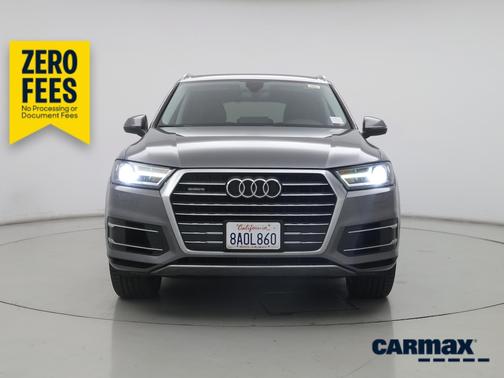 Gray 2018 Audi Q7 Premium