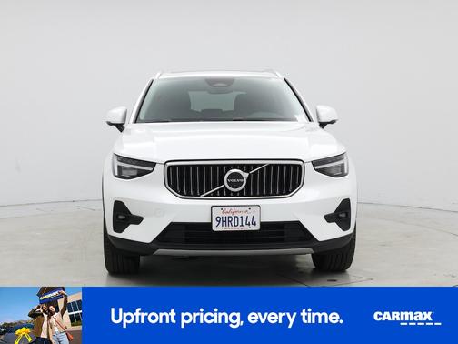 2023 Volvo XC40 B5 Ultimate Bright Theme