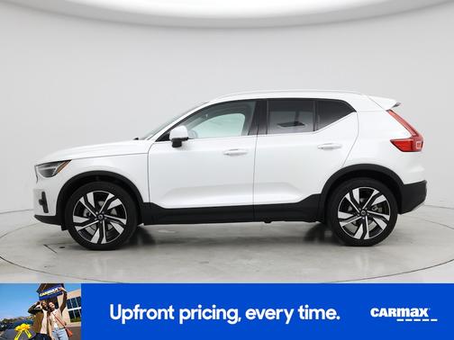 2023 Volvo XC40 B5 Ultimate Bright Theme