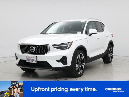 2023 Volvo XC40 B5 Ultimate Bright Theme