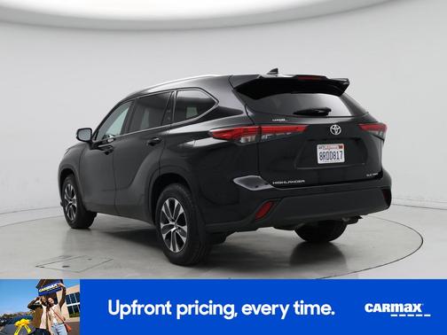 Black 2020 Toyota Highlander XLE