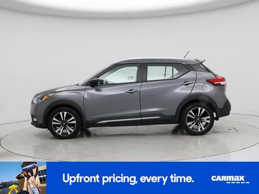 Gray 2018 Nissan Kicks SV