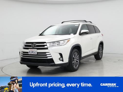 White 2019 Toyota Highlander XLE