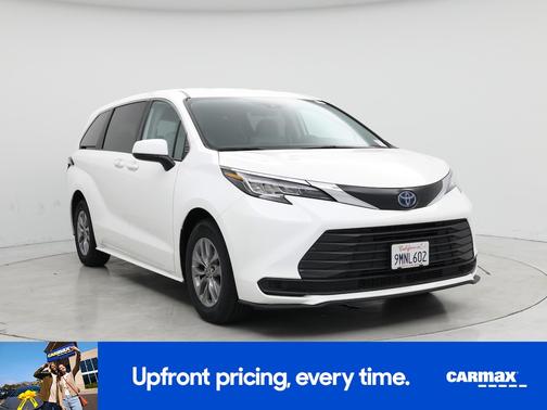 2023 Toyota Sienna LE