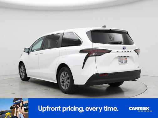 2023 Toyota Sienna LE