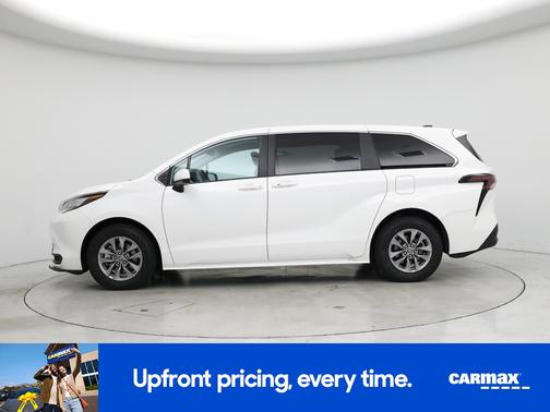 2023 Toyota Sienna LE