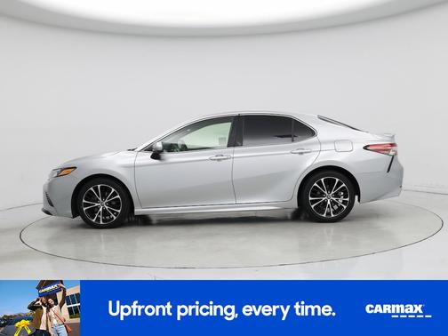 Silver 2018 Toyota Camry SE