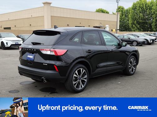 Black 2022 Ford Escape SE