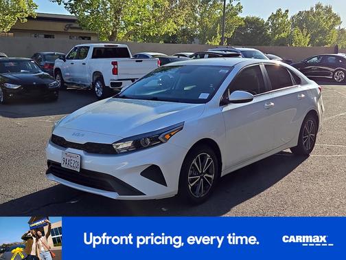 White 2022 Kia Forte LXS