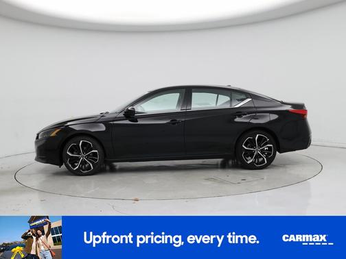 Black 2023 Nissan Altima SR