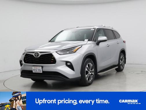 Silver 2022 Toyota Highlander XLE