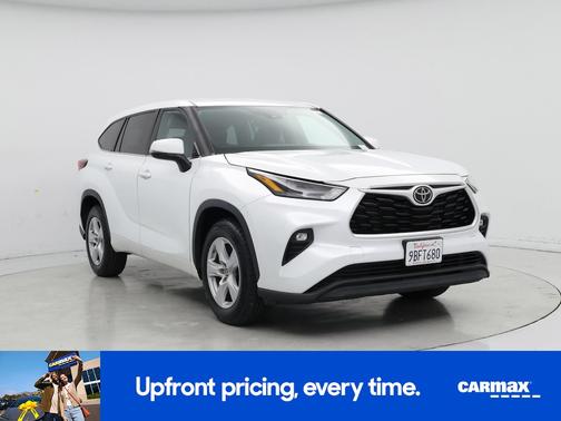 White 2022 Toyota Highlander LE