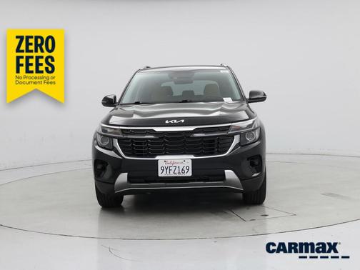 Black 2024 Kia Seltos EX