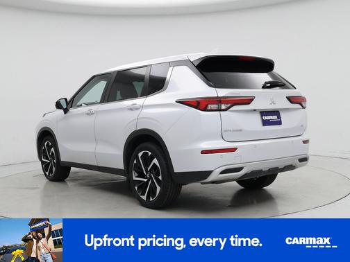 Black 2023 Mitsubishi Outlander SE