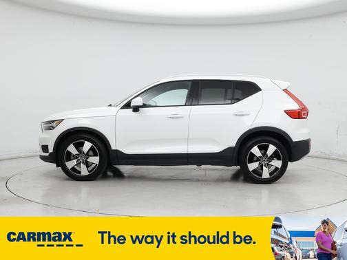 2019 Volvo XC40 T5 Momentum