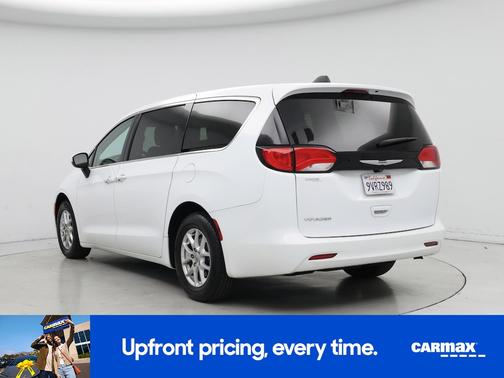 2022 Chrysler Voyager LX