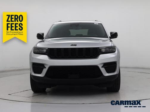 Silver 2023 Jeep Grand Cherokee Altitude
