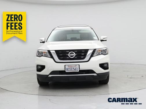 White 2018 Nissan Pathfinder Platinum
