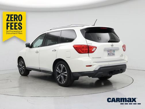White 2018 Nissan Pathfinder Platinum